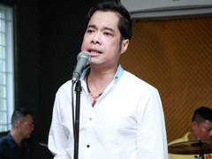 'Ông hoàng nhạc sến' Ngọc Sơn phong độ bất ngờ