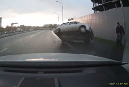 Matiz phanh gấp đường trơn, lăn như củ khoai