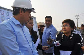 Thứ trưởng GTVT 'truy vấn' đại điện quận Long Biên tại công trường