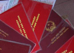 Hàng loạt cán bộ huyện bị nghi xài bằng giả