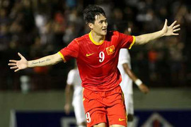 Công Vinh lập siêu phẩm xé lưới Indonesia