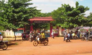 Hành hung phóng viên trước mặt Chủ tịch xã