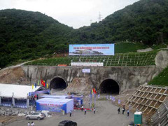 Thông hầm đường bộ Cổ Mã vượt đèo Cả