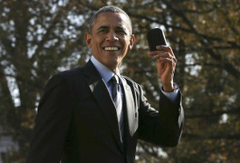 Tổng thống Obama xử lý khéo khi quên điện thoại