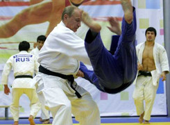Video: Tổng thống Putin thể hiện đường quyền Karate