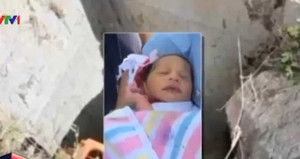 Bé sơ sinh sống sót sau 5 ngày bị mẹ đẻ bỏ dưới cống