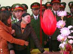 Can ngăn hỗn chiến, trung sĩ công an tử vong