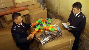 Bí thư Tỉnh ủy đề nghị đình chỉ cán bộ để xảy ra buôn lậu