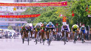 Hơn 300 tay đua dự giải đua xe đạp dài nhất Việt Nam