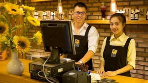 Ki-ốt Việt trao giải cho thí sinh 'Duyên dáng bán hàng'