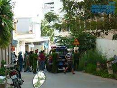 Khởi tố kẻ chém công an, ôm bình gas tử thủ