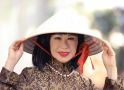 Danh ca Bạch Yến khiến khán giả ngỡ ngàng