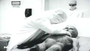 Công bố hình ảnh 'mổ tử thi người ngoài hành tinh'