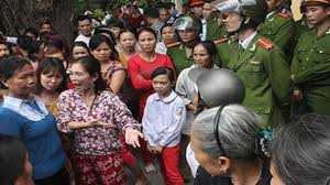 Sản phụ tử vong bất thường, người nhà bao vây bệnh viện