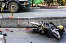 Chưa đầy 100m, xe ben cán chết 2 người