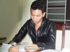 Bắt kẻ làm chíp điện tử giả, móc túi khách hàng