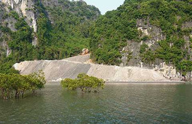 Quảng Ninh chỉ đạo khẩn ‘xử’ vụ xẻ núi Vịnh Hạ Long