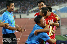 Tuyển Việt Nam: 2 siêu phẩm trong 8 phút