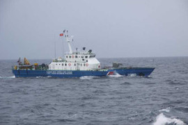 Cảnh sát biển cứu 7 ngư dân gặp nạn khi tránh bão số 4