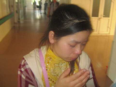 Lật xe chở 35 người đi đám cưới: 'Tiếng khóc, la hét ngày một lớn'