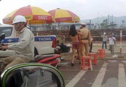 Sự thật cô gái lột váy sau khi bị CSGT thổi phạt
