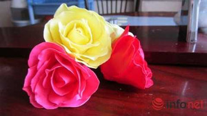 Làm hoa đất sét, cô gái 9x kiếm 30 triệu đồng/tháng