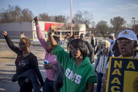 Cảnh sát Mỹ bắn thanh niên da đen xin từ chức