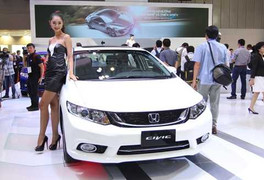 Lược bớt bản số sàn, Civic 2015 có giá 780 triệu đồng