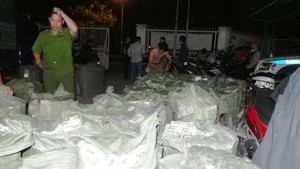 Bắt gần 30.000 gói thuốc lá lậu vào TP.HCM