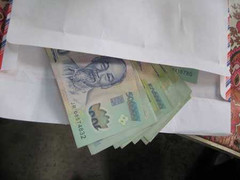 Bắt quả tang một cán bộ thuế nhận hối lộ