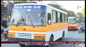 Clip: Xe buýt nhái lộng hành ở Hà Nội