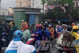 Một người đàn ông chết trong nhà vệ sinh công cộng