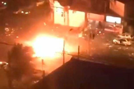 Clip: Cận cảnh trực thăng phát nổ kinh hoàng giữa phố