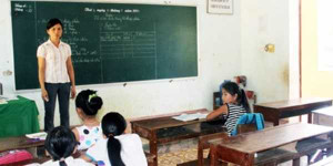 500 học sinh thất học: 'Khó cũng phải đưa trẻ trở lại trường'