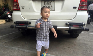 Cụ bà 80 tuổi nhận là người thân bé trai 2 tuổi bị bỏ rơi trong taxi