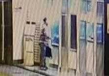 Không rút được tiền, nổi điên đập tan 9 máy ATM