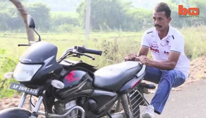 Vừa luyện Yoga vừa chạy xe máy 60km/h