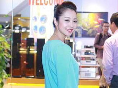 Jennifer Phạm sắm hàng hiệu tiền tỷ