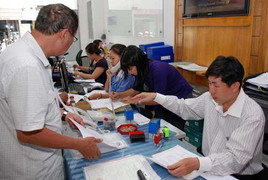 Bao nhiêu công chức hưởng lương ngân sách năm 2015?