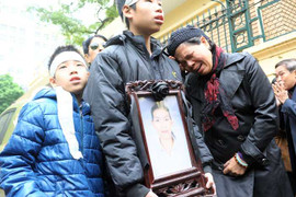 Xét xử vụ TMV Cát Tường: Mẹ chị Huyền phải dùng thuốc trợ tim