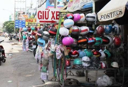 Hàng loạt ‘tên tuổi’ kinh doanh mũ bảo hiểm vi phạm