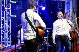 Rooney trổ tài ca hát mừng Giáng sinh