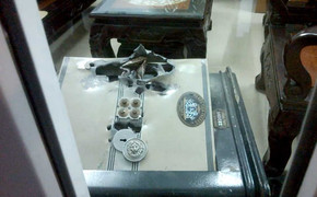 Người ‘nhện’ đột nhập 2 biệt thự, phá tung két sắt