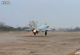 Ảnh: Kim Jong-un thăm đơn vị tiêm kích MiG-21