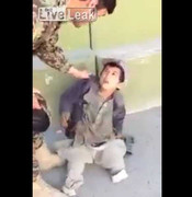 Clip: Lật tẩy chiêu giả tàn tật để ăn xin trên phố