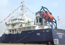 Trực thăng Singapore cứu thuyền viên Việt Nam bị cướp biển bắn