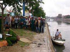 Hết đường thoát, con nghiện nhảy xuống kênh chết đuối