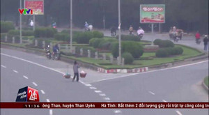 Clip: Giao thông lộn xộn trên đại lộ hiện đại nhất Việt Nam