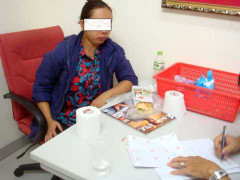 Bắt nữ hành khách giấu heroin trong áo ngực