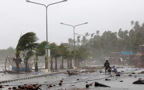 Sáng mai, siêu bão Hagupit đổ bộ biển Đông